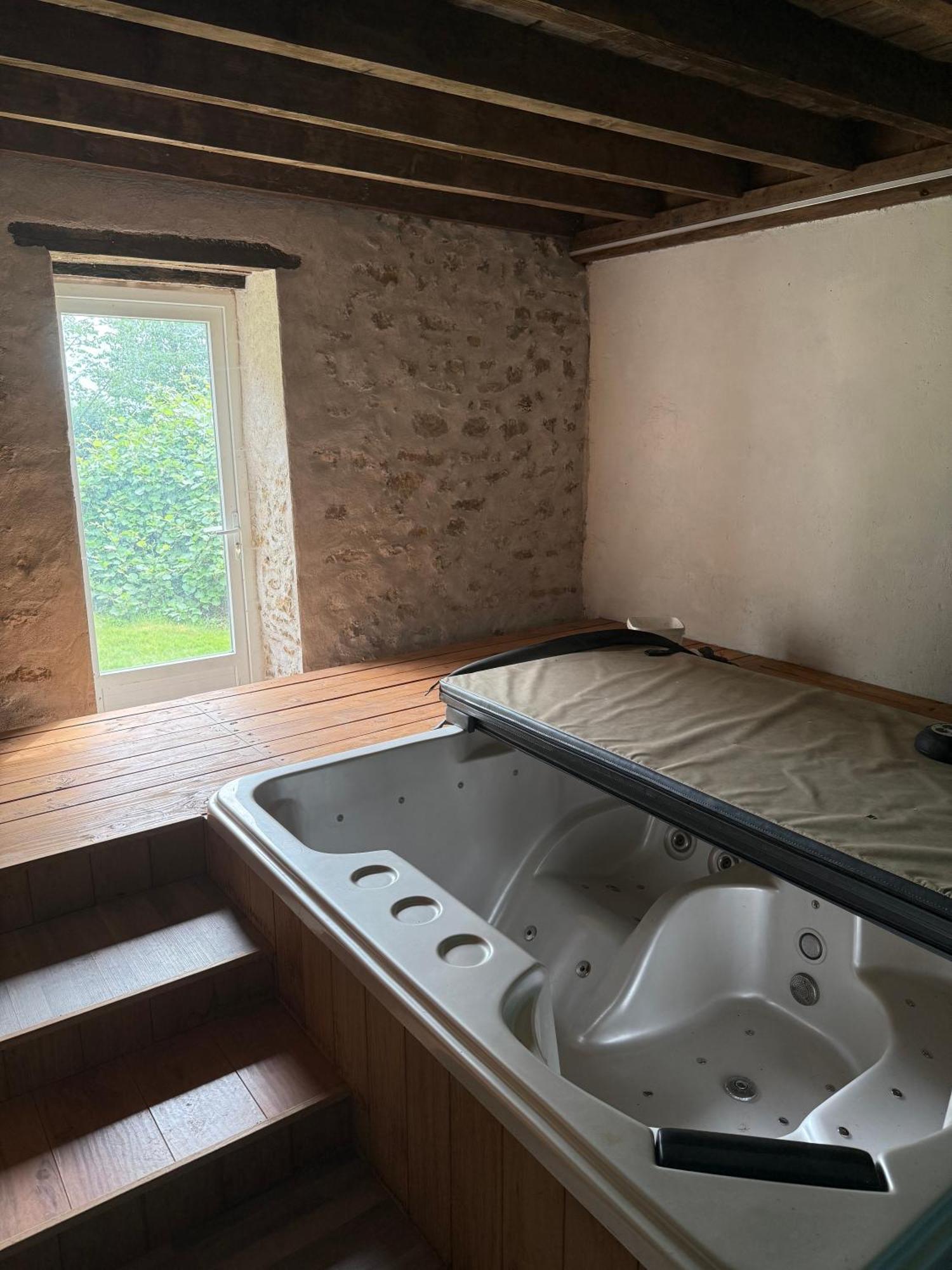 Bed and Breakfast Domaine Les Bertrands Couches Exterior foto