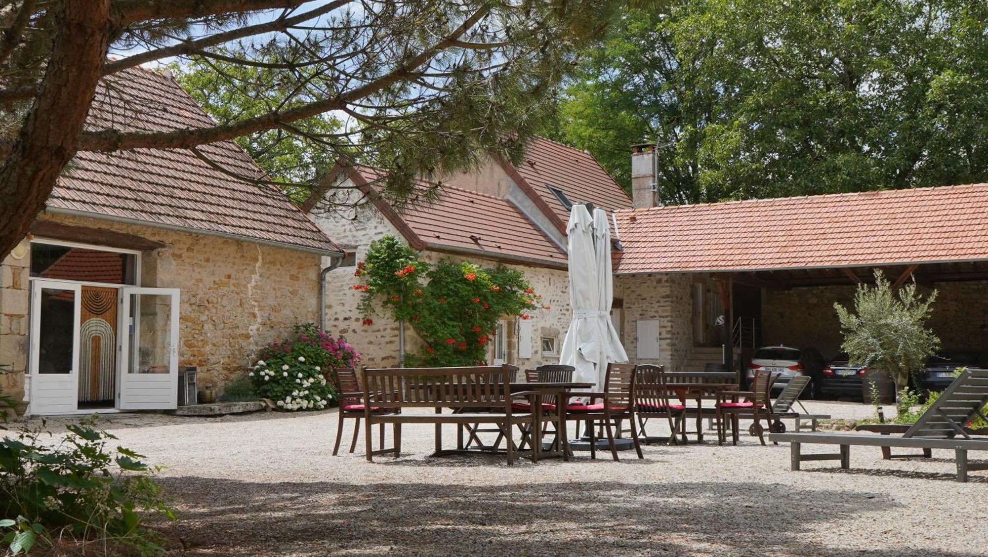 Bed and Breakfast Domaine Les Bertrands Couches Exterior foto